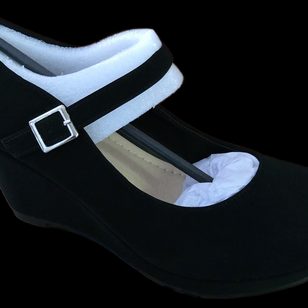 Cityclassified Black Wedges with Strap